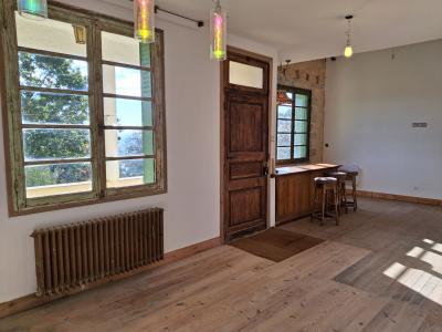 Detached House with Beautiful Renovated Interior