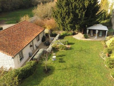 Renovated Property In Landscaped Garden