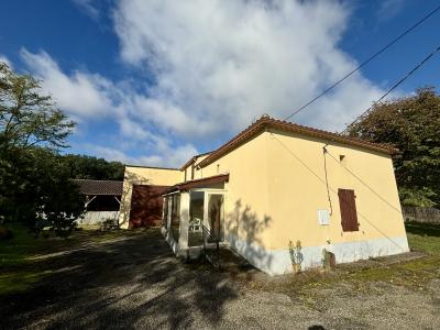 Charmante Propriete Comprenant Une Maison D\\\'habitation Ainsi Que Plusieurs Batiments Agricoles Et