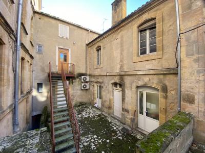 Property in Heart of Lovely Town with Courtyard