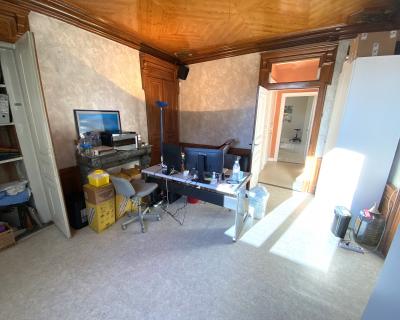 Property in Heart of Lovely Town with Courtyard
