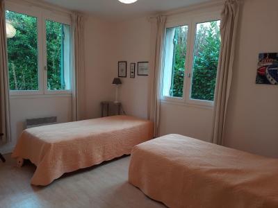 Detached House with Lovely Mature Garden