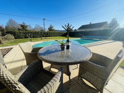 Detached Villa with Pool and Landscaped Garden