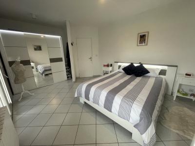 Beautiful Detached House with Lovely Garden