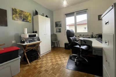 Beautiful Detached House with Lovely Garden