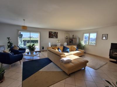 Beautiful Detached House with Lovely Garden