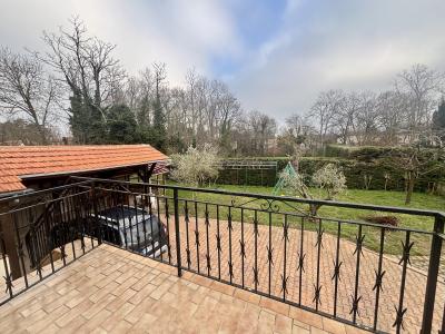 Detached House with Garden