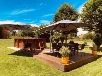Propriete A Monpazier Entierement Renovee Comprenant Une Maison D\\\'habitation Avec Gites