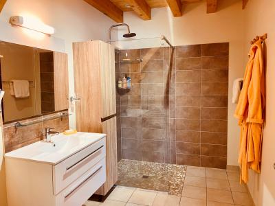 Propriete A Monpazier Entierement Renovee Comprenant Une Maison D\\\'habitation Avec Gites
