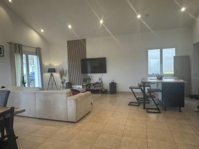 Detached House with Swimming Pool