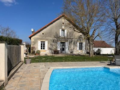 Maison Trois Chambres Avec Piscine
