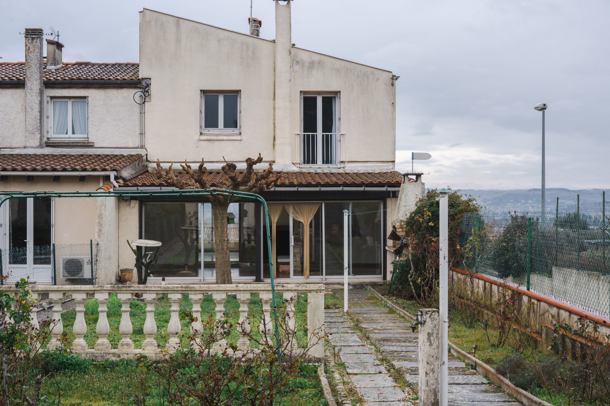 Main Photo of a 3 bedroom  Cottage for sale