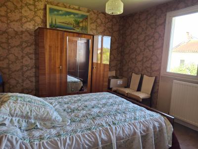 Traditional House with Garden and Outbuilding