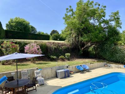 Detached House with Lovely Swimming Pool