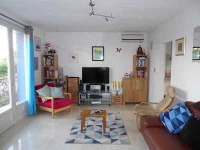 Detached House with Lovely Swimming Pool