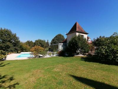 Perigourdine Modernisee Avec Piscine Et Vue Dominante