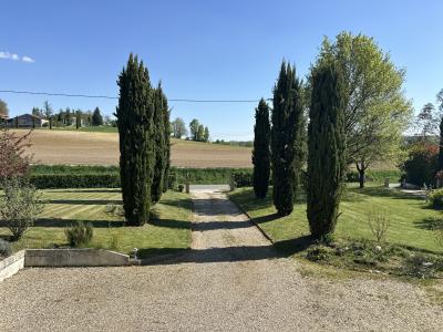 Detached House with Garden and Open Views
