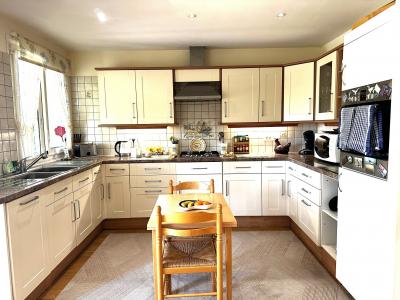 Detached House with Garden and Open Views
