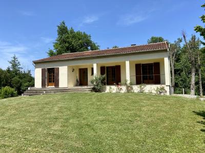 Detached Country House with Landscaped Garden