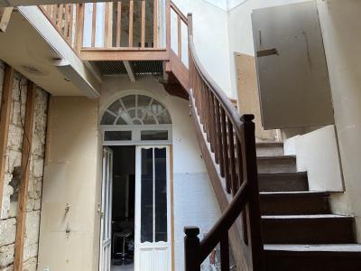 Building in Heart of Town with 3 Bedroom Apartment