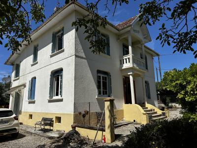 Detached Country House with Swimming Pool