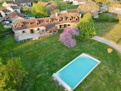 Detached Country House with Swimming Pool and Open View