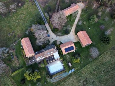 Detached Country House with Swimming Pool
