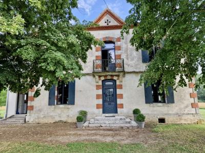 Maison De Maitre With Outbuilding