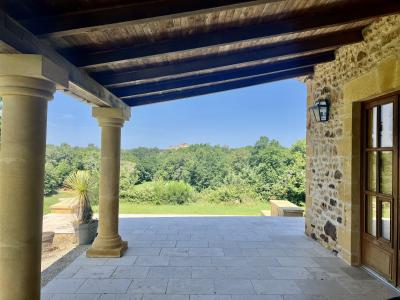 Detached Country House with Pool and Open Views