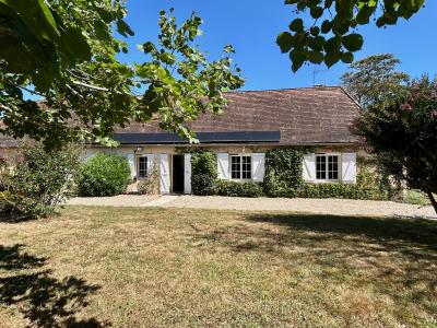 Detached House with Swimming Pool