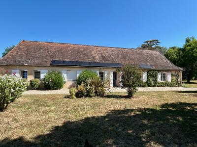 Detached House with Swimming Pool