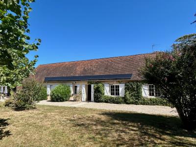 Detached House with Swimming Pool