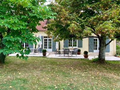 Beautifully Appointed Detached House with Garden