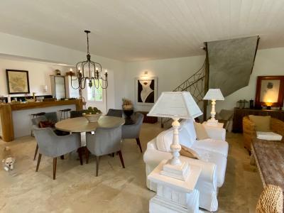 Beautifully Appointed Detached House with Garden
