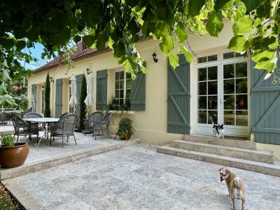 Beautifully Appointed Detached House with Garden