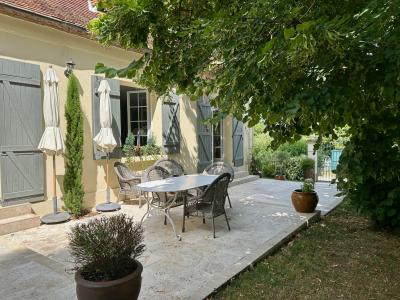 Beautifully Appointed Detached House with Garden