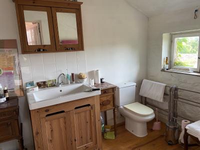 Stunning Country House with Land and Outbuilding
