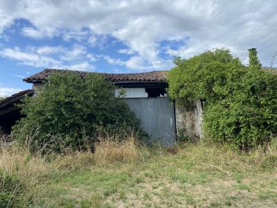Stunning Country House with Land and Outbuilding