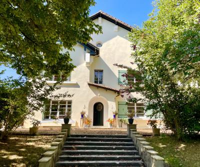 Detached House with Guest House and Swimming Pool