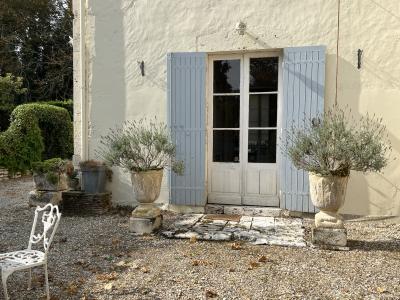 Bourgeoise Manor House in 5 Hectares with Pool and More