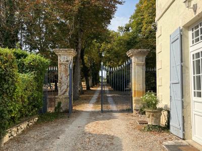 Bourgeoise Manor House in 5 Hectares with Pool and More