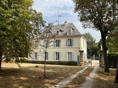 Bourgeoise Manor House in 5 Hectares with Pool and More