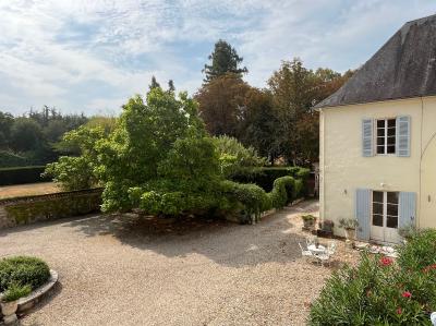 Bourgeoise Manor House in 5 Hectares with Pool and More