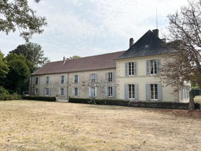 Bourgeoise Manor House in 5 Hectares with Pool and More