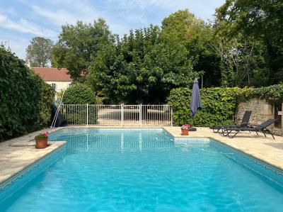 Bourgeoise Manor House in 5 Hectares with Pool and More