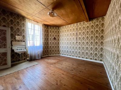 Vast Town House with Lots of Potential