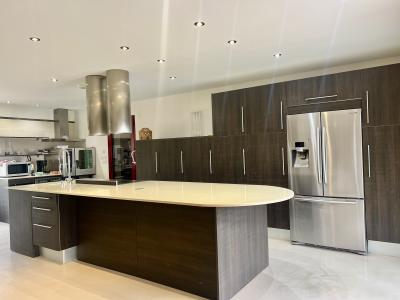 Contemporary Perigourdine Detached House with Swimming Pool