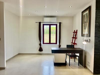 Contemporary Perigourdine Detached House with Swimming Pool