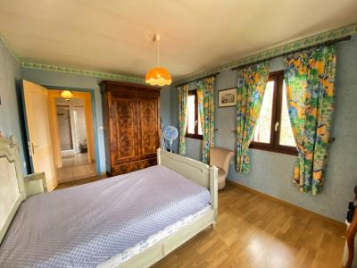 Detached Country House with Landscaped Garden