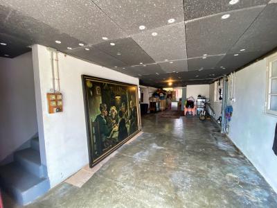 Detached Country House with Landscaped Garden